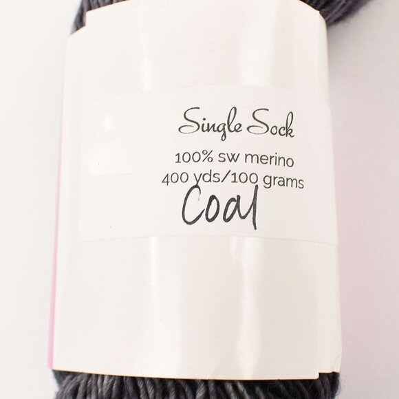 Suburban Stitcher Single Sock Yarn 100% SW Merino 400 yds 100g Coal Colorway - Picture 3 of 3